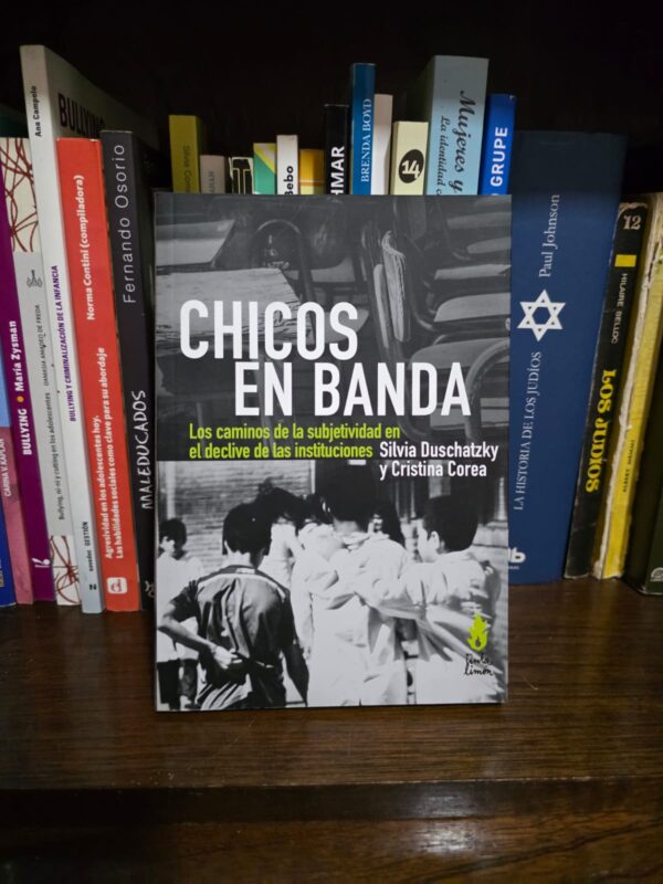 Chicos en banda